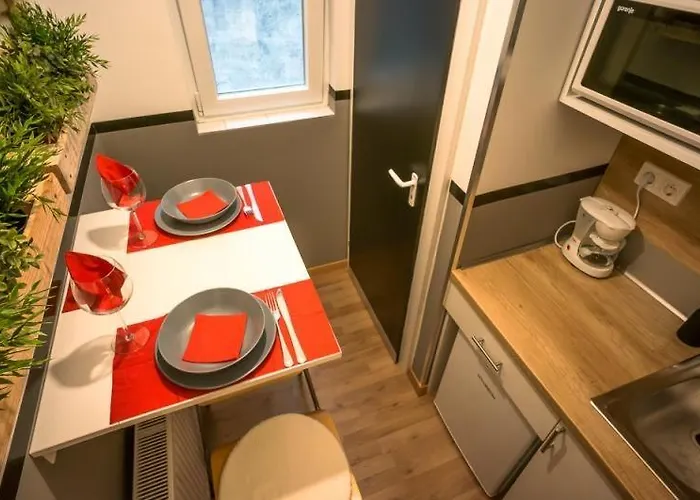 Prime Location Stylish Flats Lägenhet