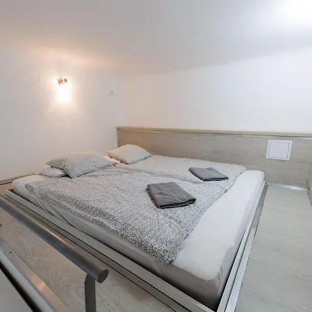 Prime Location Stylish Flats Lejlighed